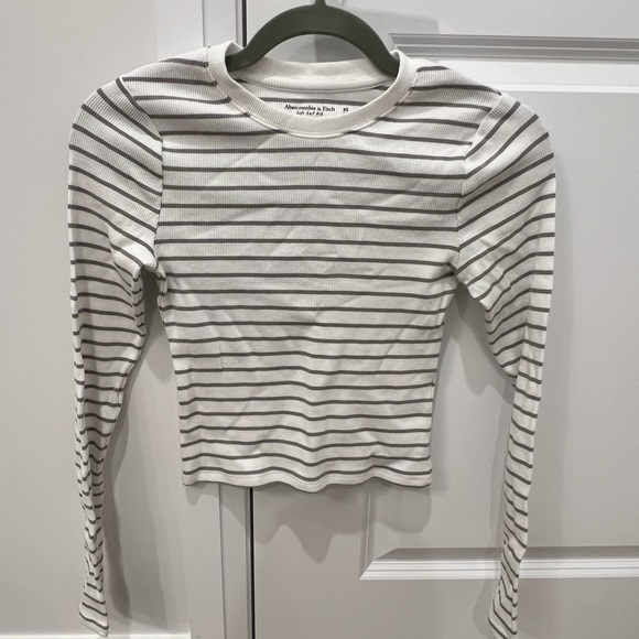 Abercrombie cropped long sleeve top - Picture 1 of 3